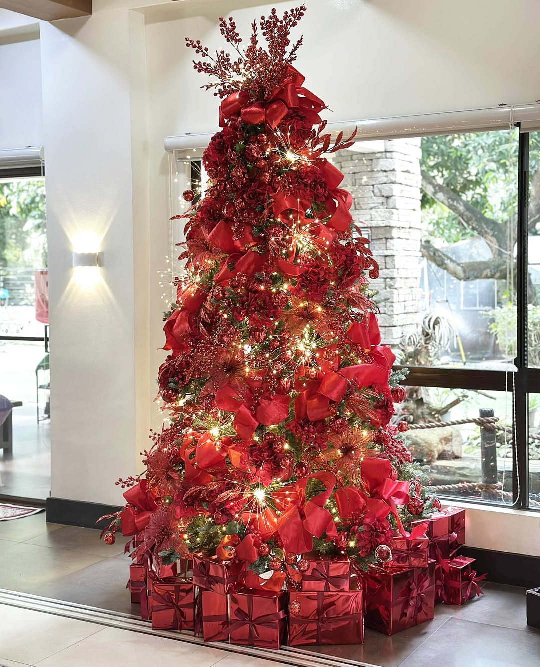 Red & Gold Classic Christmas Theme