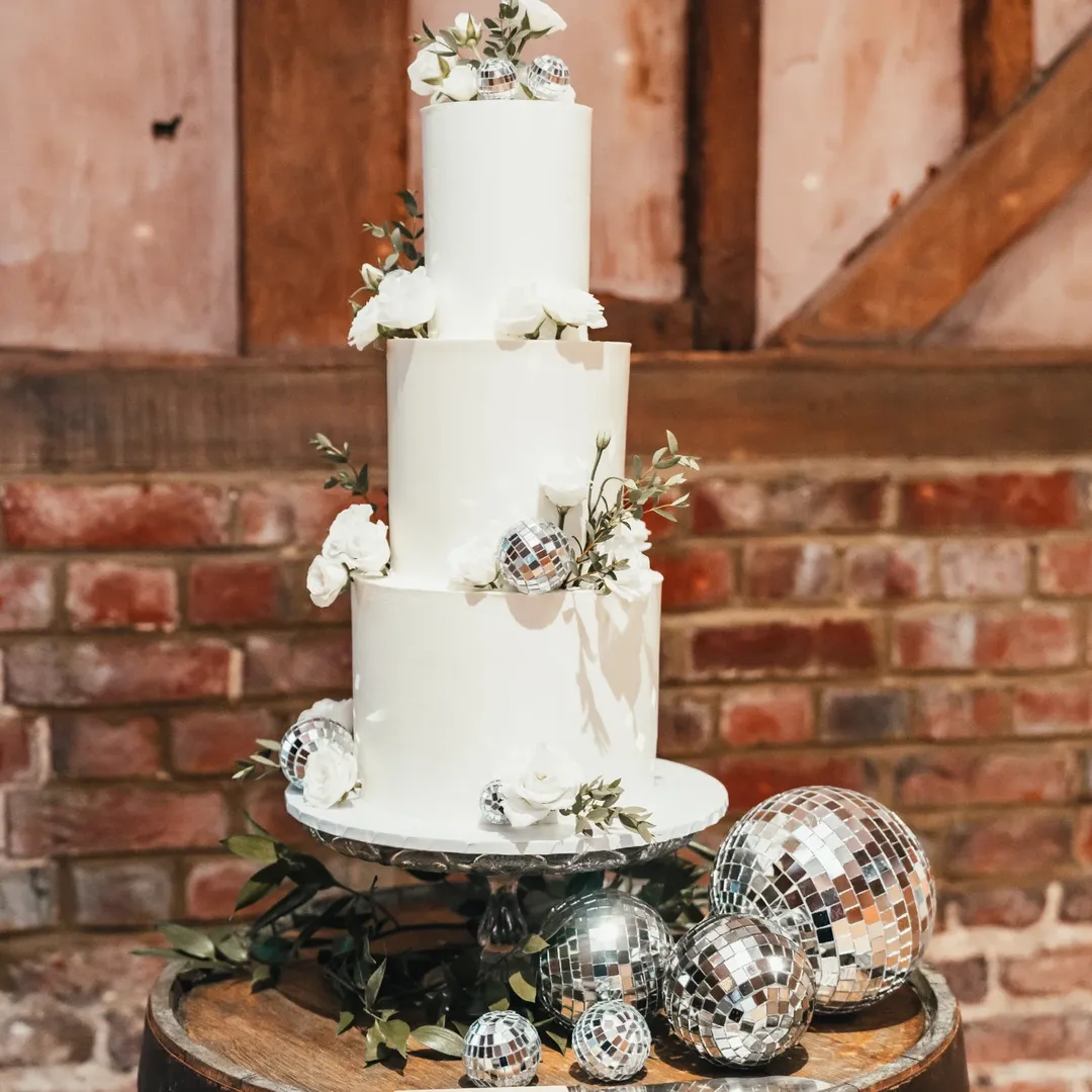 Elegant & Classic Wedding Cake Ideas